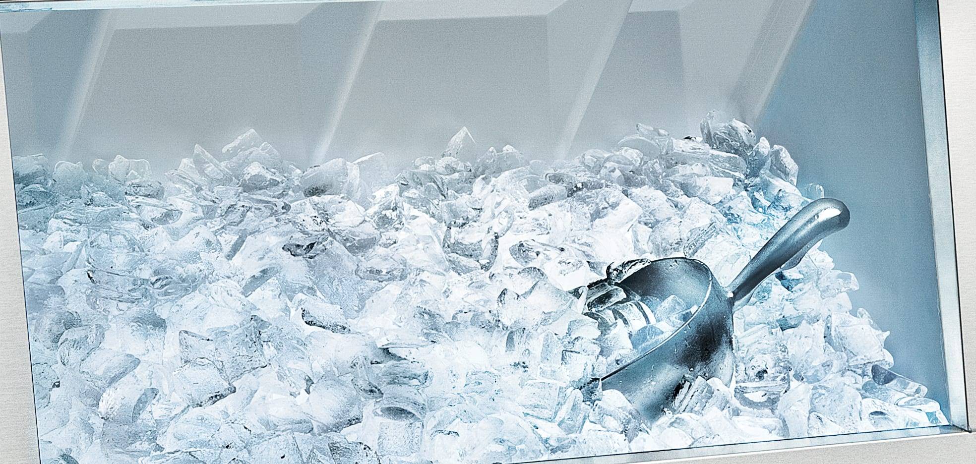 Ice trade by. Мелкий лед. Лед на прозрачном фоне. Аморфный лед. Ледогенератор с колотым льдом.