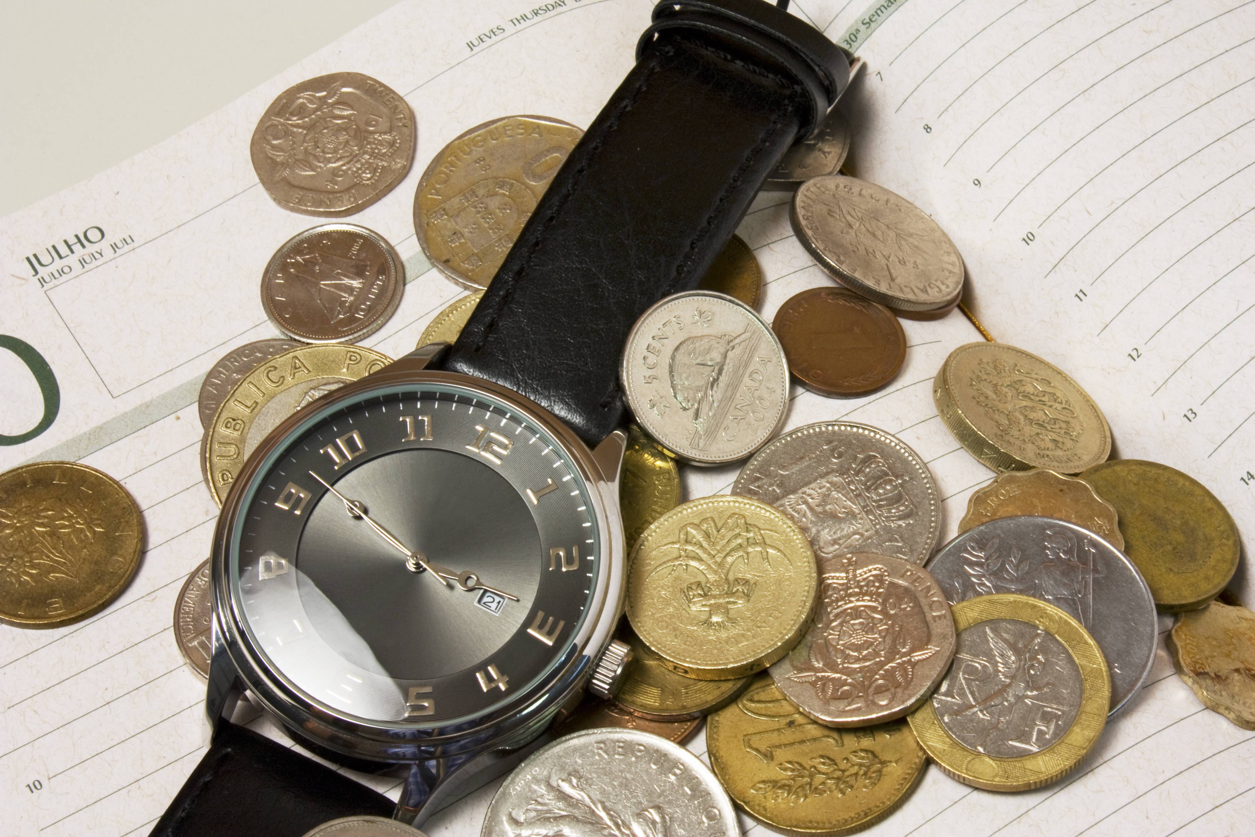 Часы с монетами