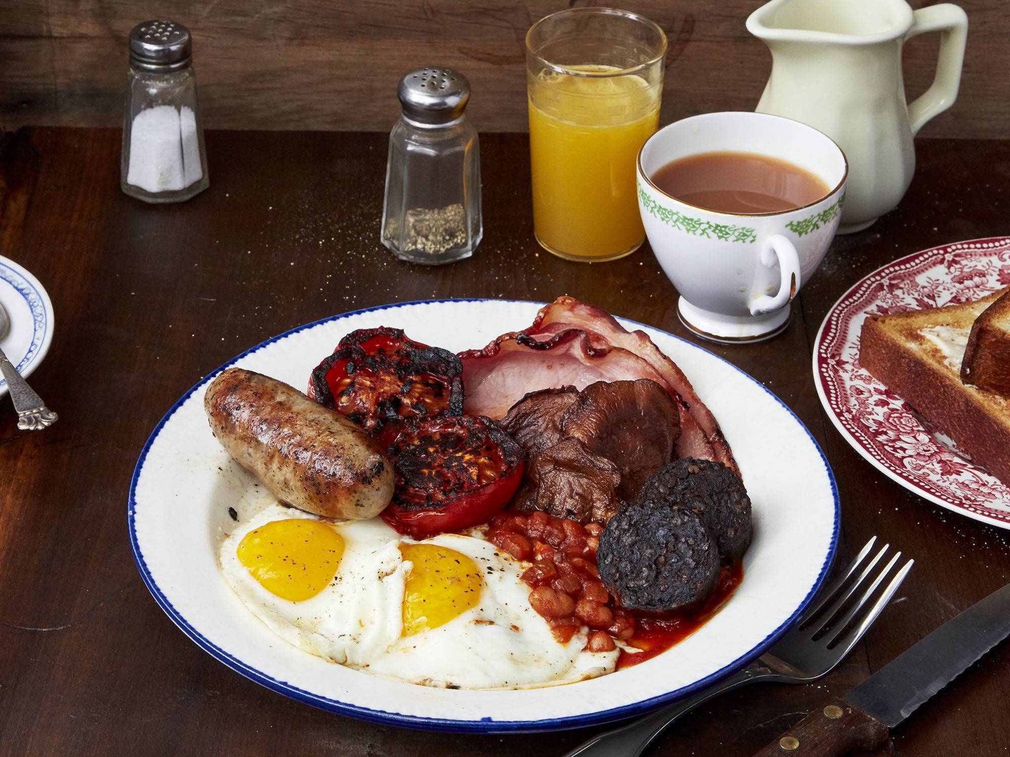 English breakfast. Бритиш Брекфаст. Завтрак в Великобритании. Английский завтрак в ресторане. Полный шотландский завтрак.