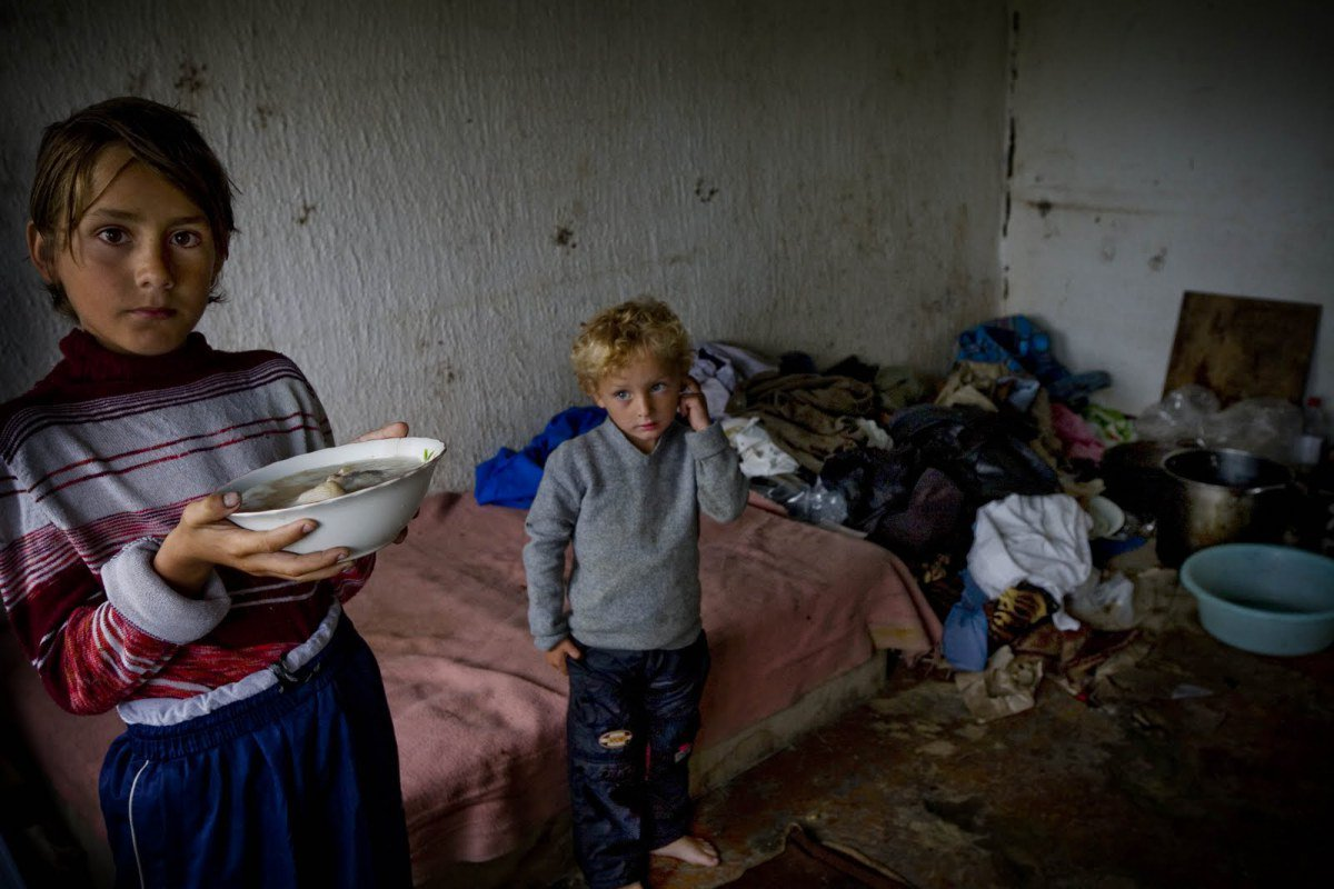 Жили худо бедно. Бедная семья. Бедные дети в детском доме. Бедность в России.