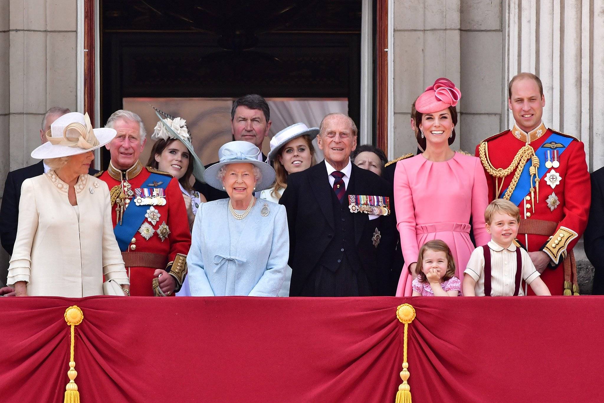 Английская семья видео. The Royal Family "Королевская семья".. Королевская семья Елизаветы 2. Семейство королевы Великобритании Елизаветы 2.