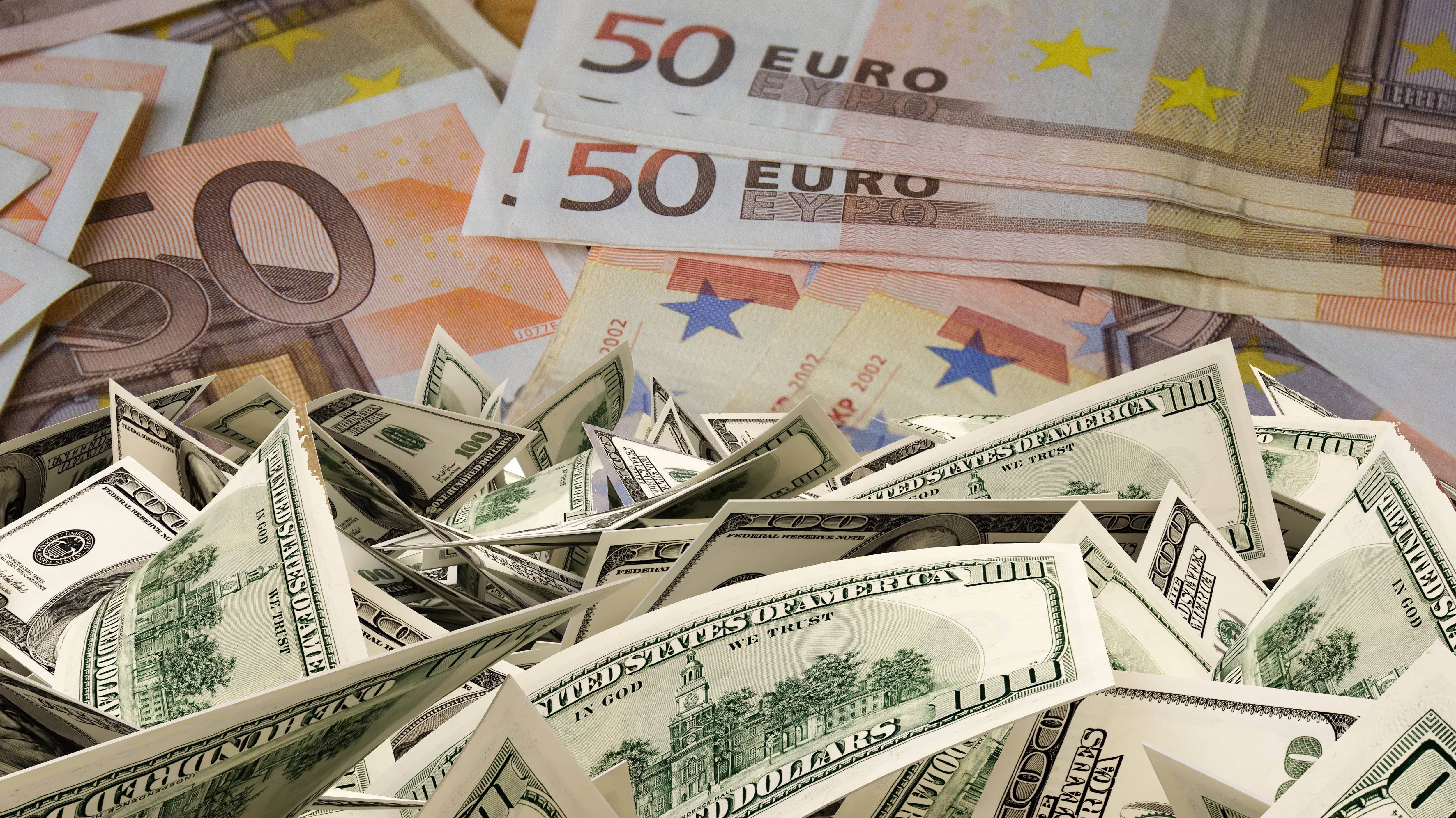 Обмен евро на доллары. Доллар и евро. Торговля в евро и долларах. Доллар обмен. Куплю доллары и евро.