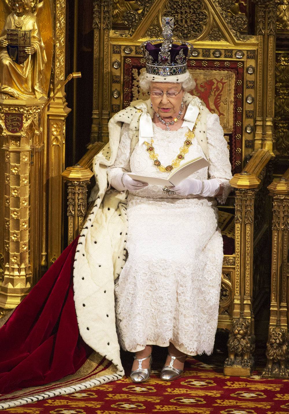 трон королевы великобритании